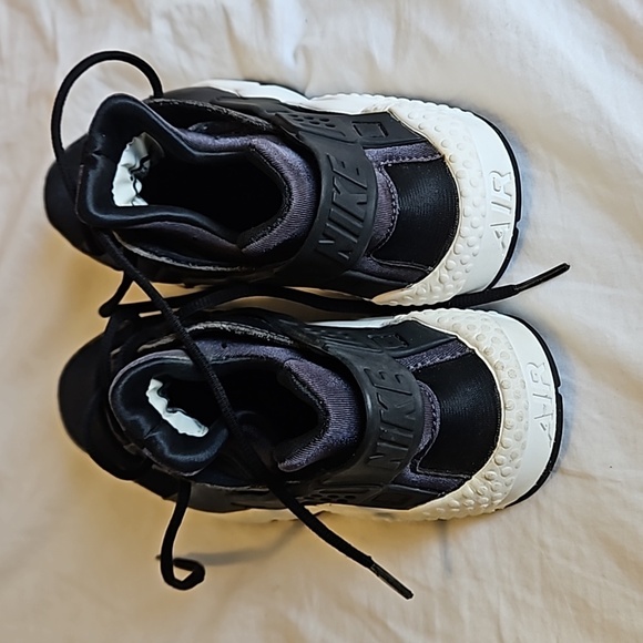 Boys Black Nike Huarache Size 6.5 - Picture 3 of 8